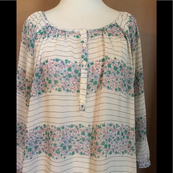 Lauren Conrad semi sheer 3/4 sleeve shirt - Picture 3 of 4
